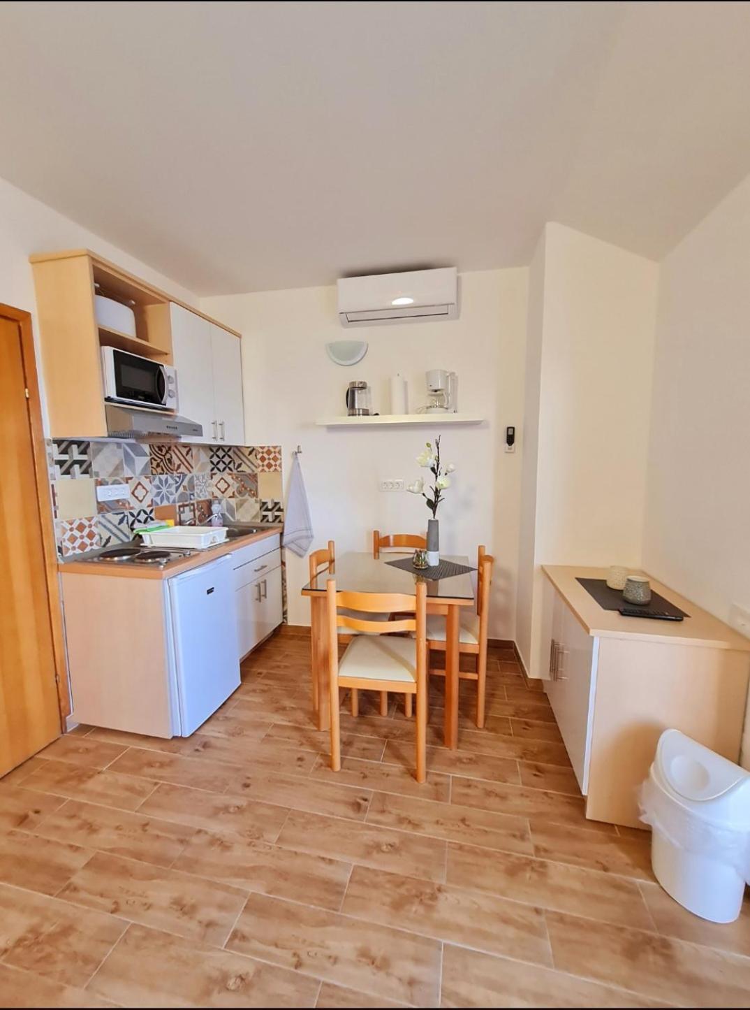 Vila Maslina Apartments Mit Pool Und Garten Nahe Am Strand Tučepi الغرفة الصورة