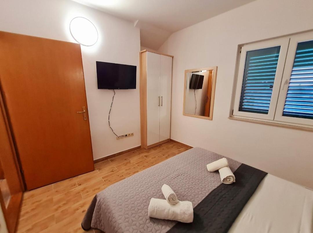 Vila Maslina Apartments Mit Pool Und Garten Nahe Am Strand Tučepi الغرفة الصورة