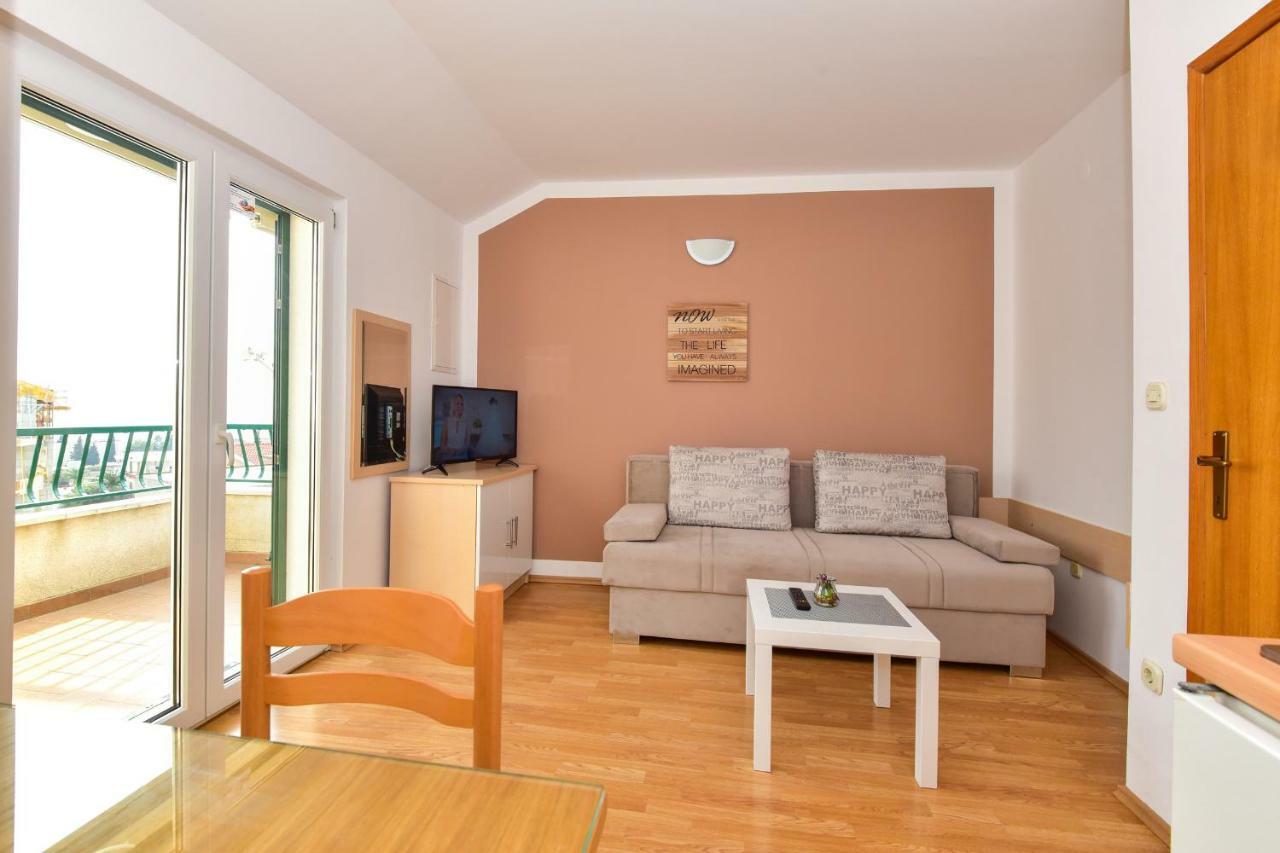 Vila Maslina Apartments Mit Pool Und Garten Nahe Am Strand Tučepi المظهر الخارجي الصورة
